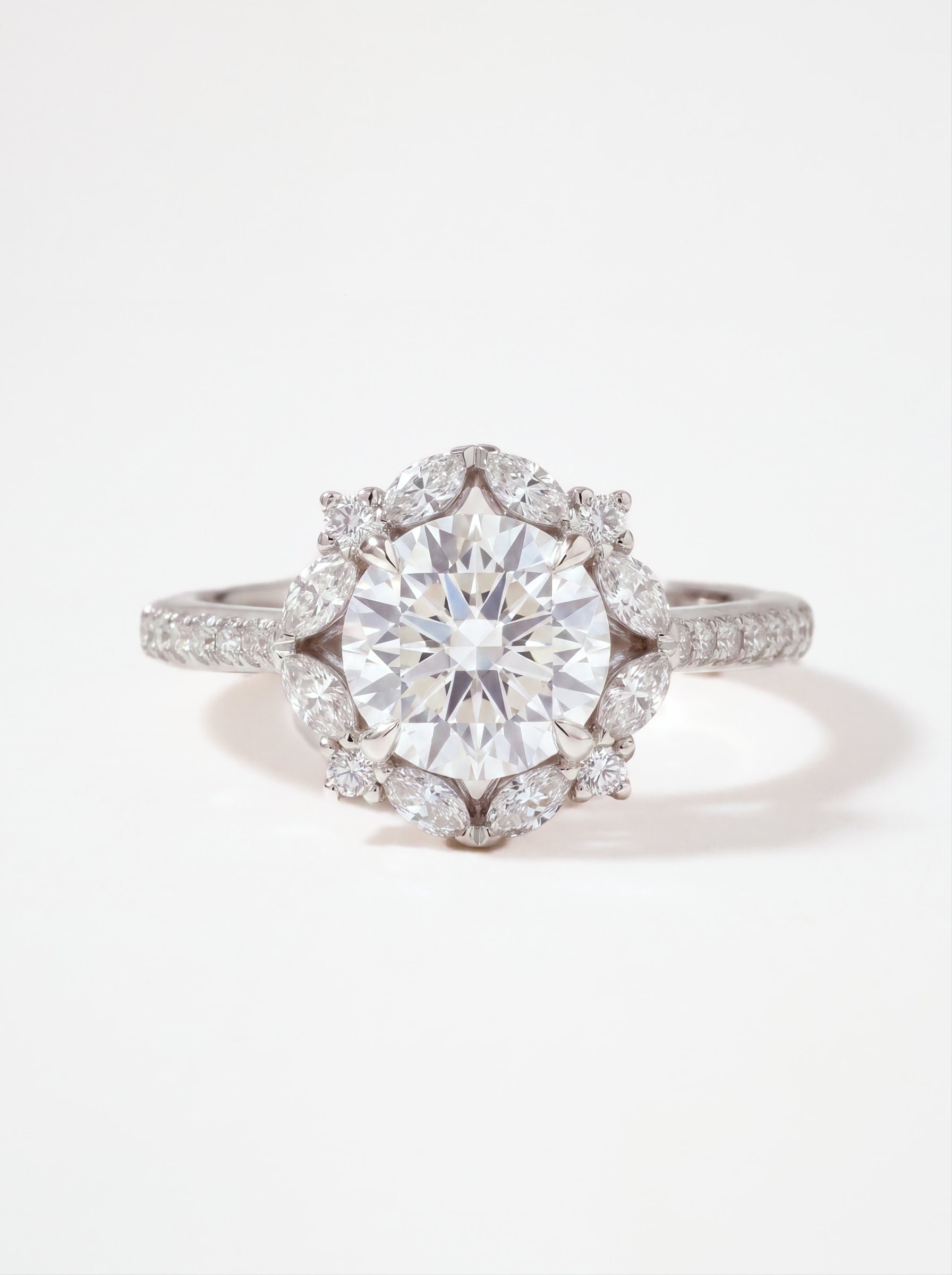 Bague entourage de diamants
