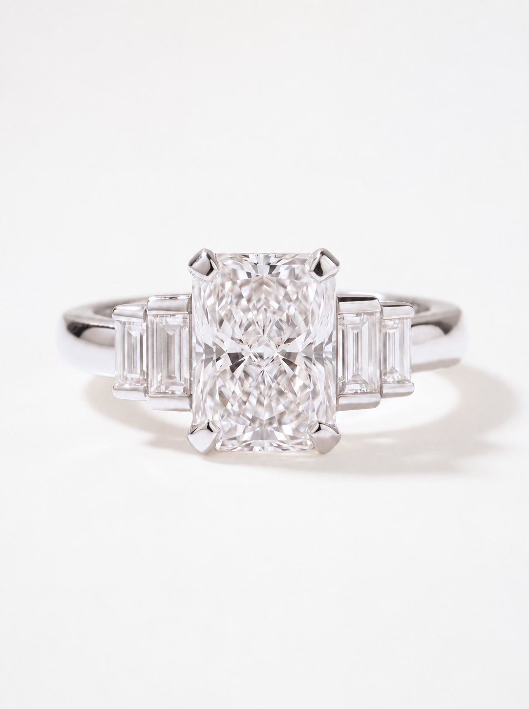 Bague diamant ovale et baguettes