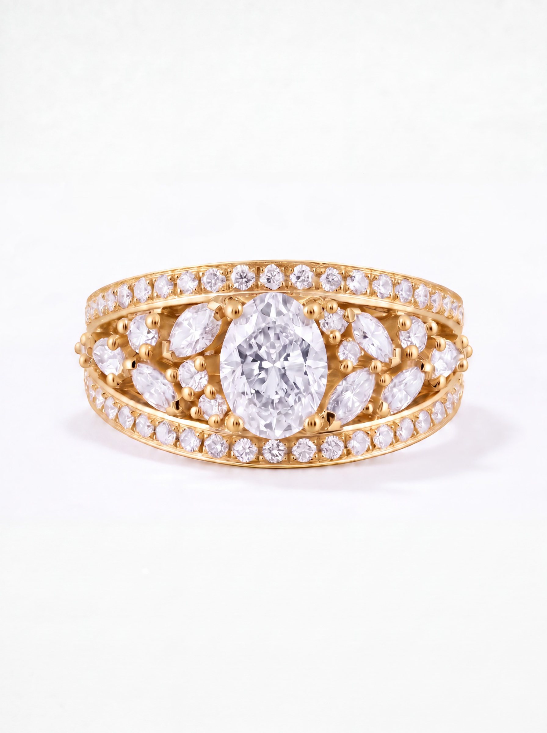 Bague or jaune ajourée pavée de diamants