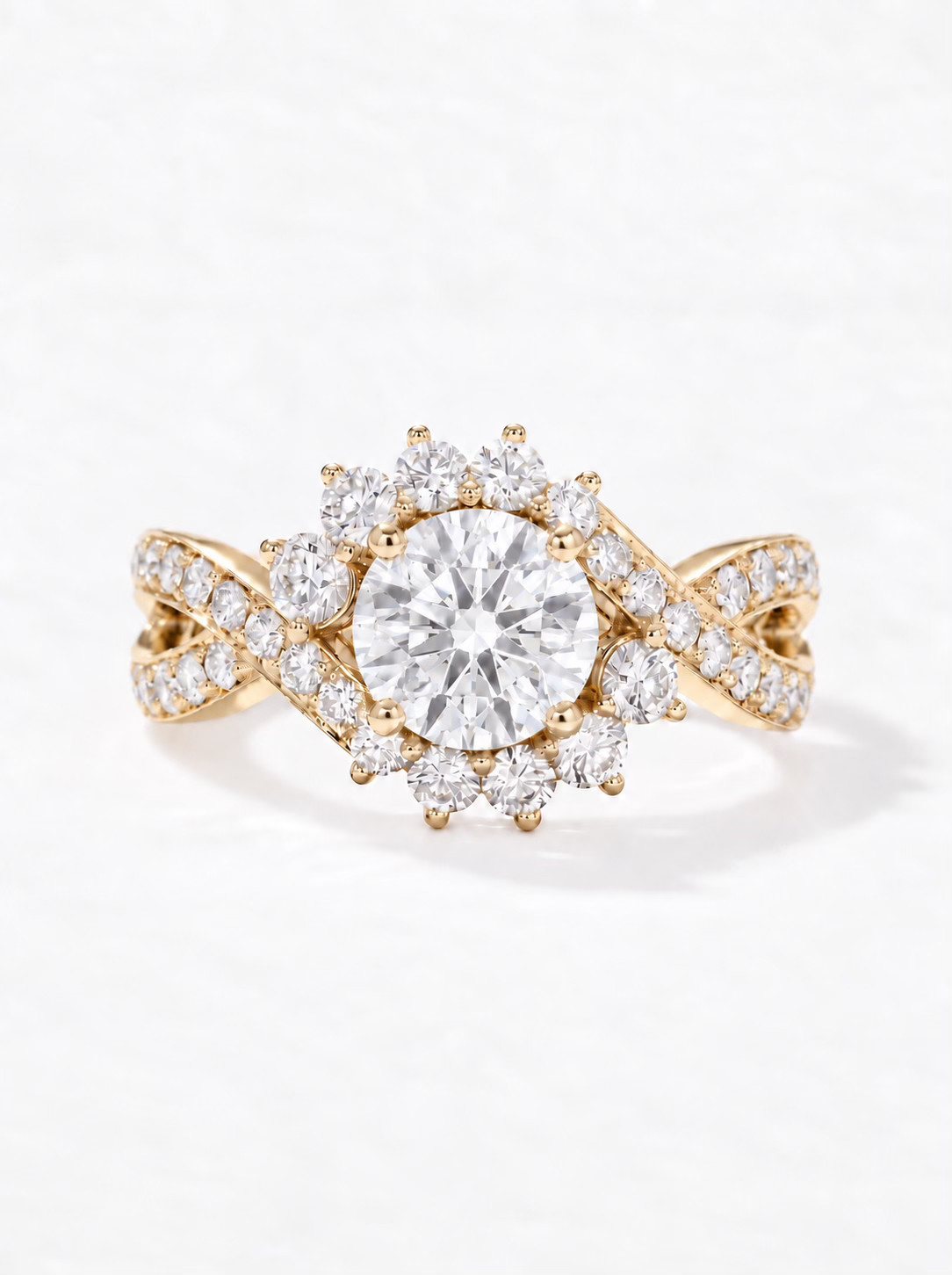 Bague or jaune entrelacée et diamants